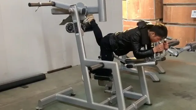 Glute Kickback Machine